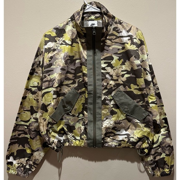 Nike Womens Camouflage‎ Windrunner Jacket Size XS - Cargo/Khaki - Picture 1 of 10